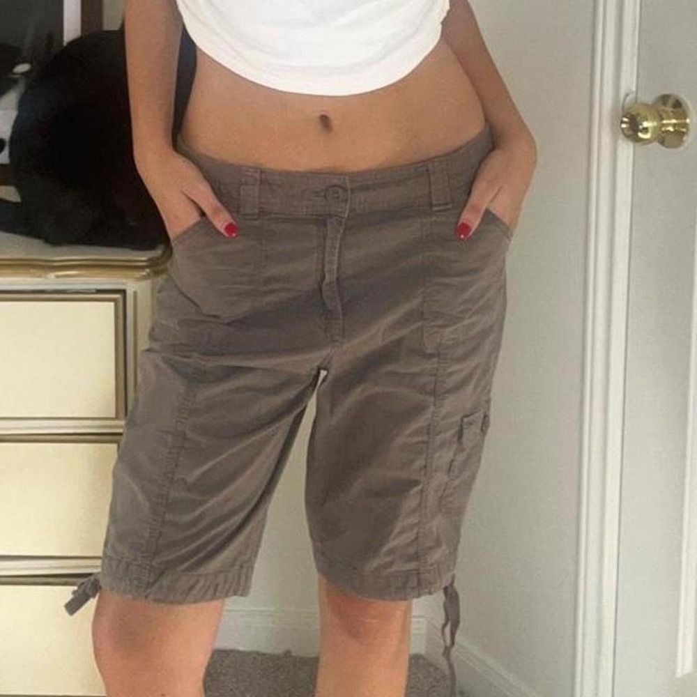 2000s low rise army green cargo shorts